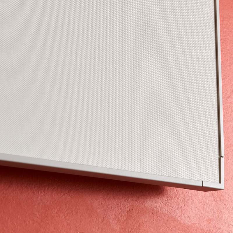 Dettaglio pannello a parete Akusto Wall C + Extra Bass in colorazione bianco