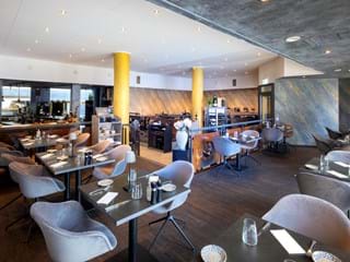 Acoustic ceiling in restaurant