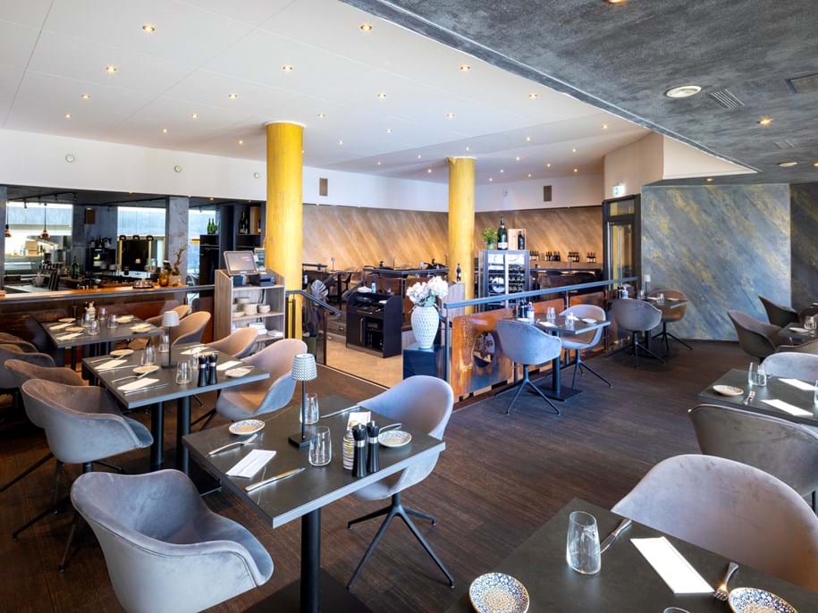 Acoustic ceiling in restaurant