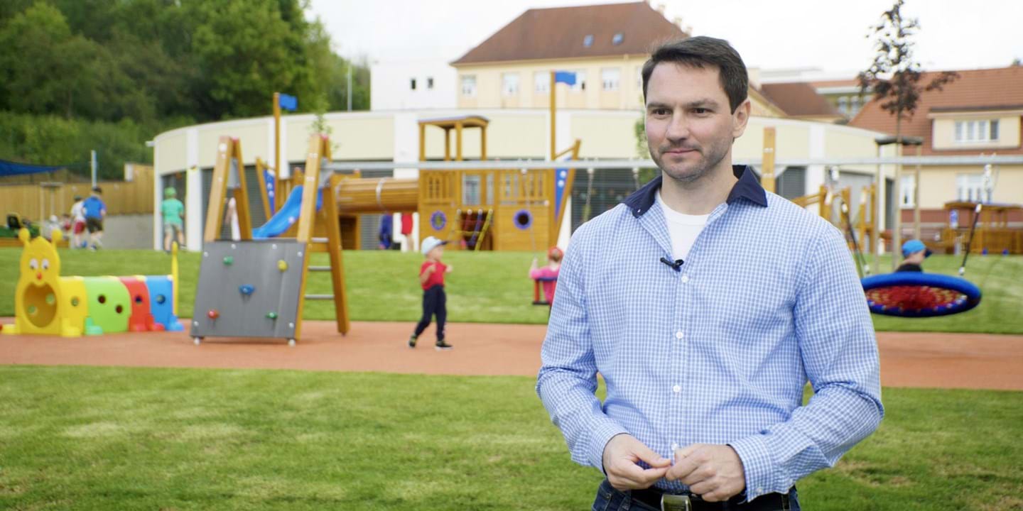 Architect Konstantinos Tsirtsikos standing in front of Nemo kindergarten