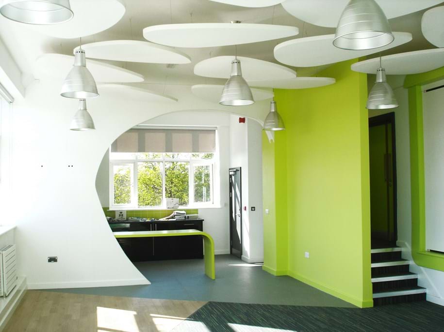 Frihängande akustikabsorbenter i kontor